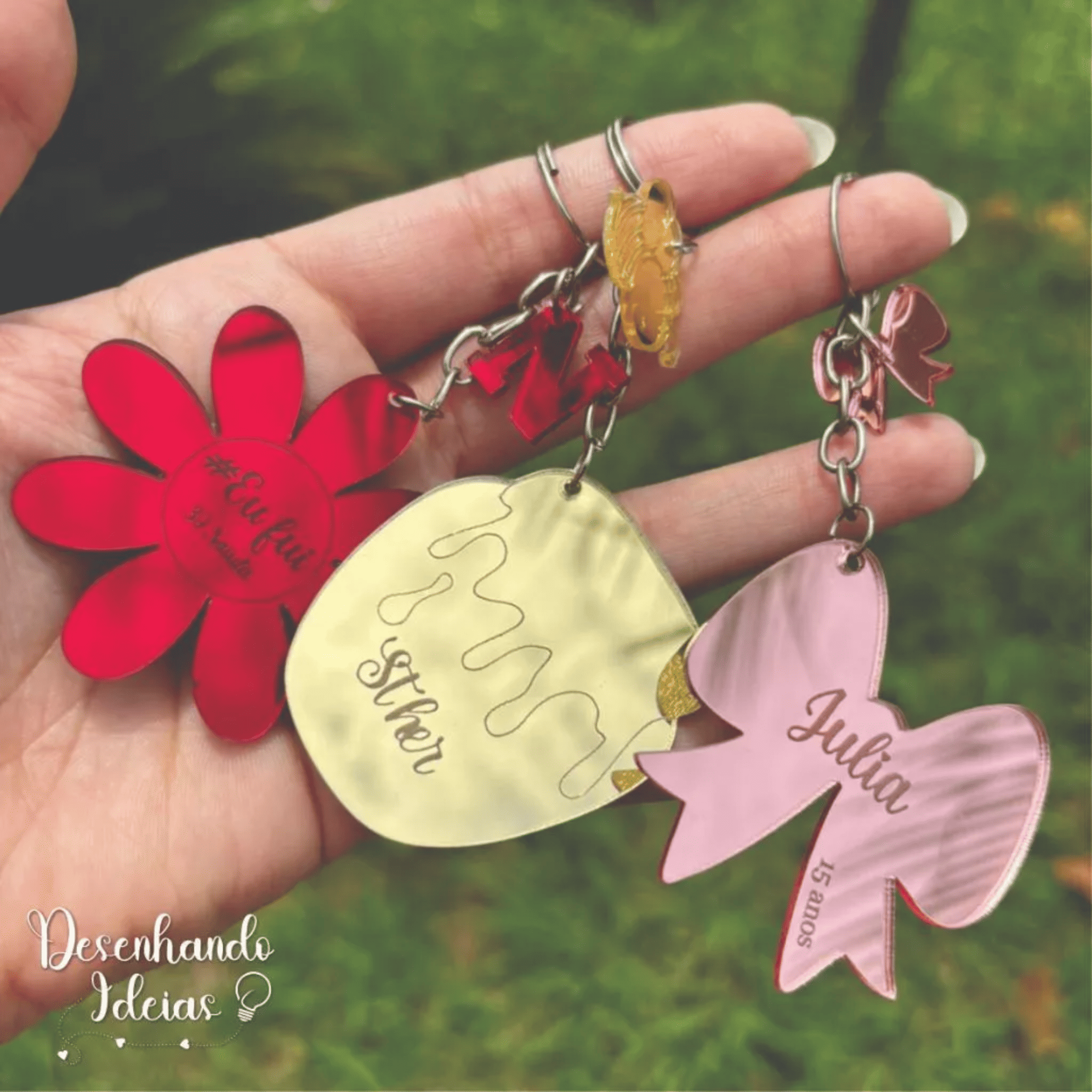 chaveiros vermelho dourado rosa.png